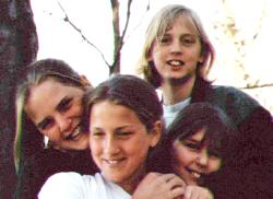 lizbecky2_sm.jpg (9504 bytes)