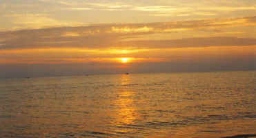 sunrise2.jpg (30292 bytes)